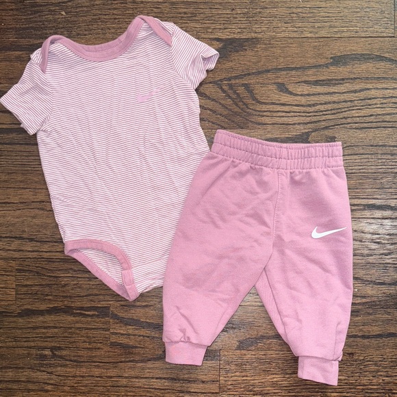 Nike Pink Striped Onesie and Pants Set - Picture 1 of 3